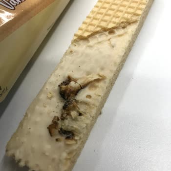 Ülker Deluxe Vanilyalı Gofretin İçinden Çıkan Siyah Parça