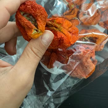 File Market Kurutulmuş Biberlerin İçinden Saç Kılları Çıkması