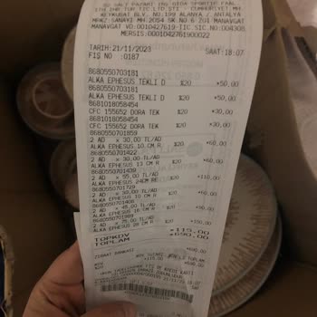 82 Salı Pazarı Çalışan Tavrı Ses Tonu Ve Hareketleri