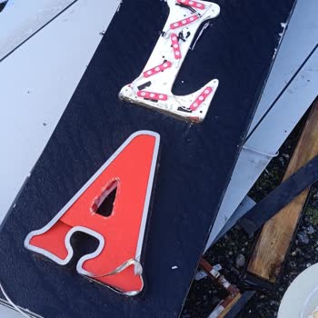 İbb - İstanbul Büyükşehir Belediyesi Zabıtaları Tabelamı Parçalamışlar