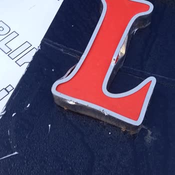 İbb - İstanbul Büyükşehir Belediyesi Zabıtaları Tabelamı Parçalamışlar