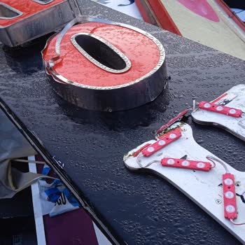 İbb - İstanbul Büyükşehir Belediyesi Zabıtaları Tabelamı Parçalamışlar