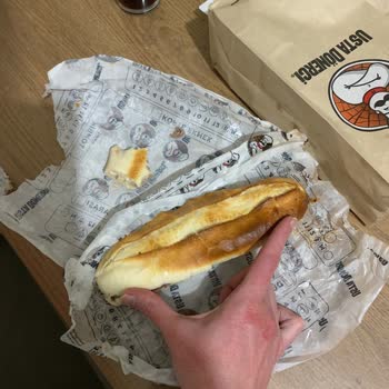 Usta Dönerciden Baget Ekmek Diye Verilen Minicik Ekmek Parçası!