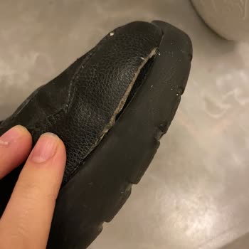 Skechers İmalat Hatasından Dolayı İki Tarafta Da Açılma