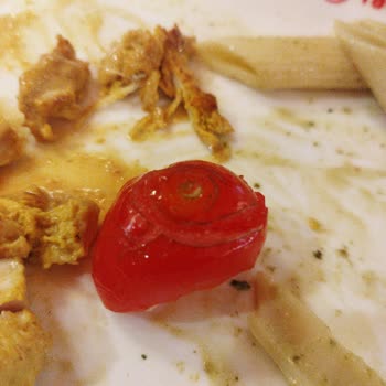 Tavuk Dünyası Pişmemiş Tavuk Eti, Kötü Domates