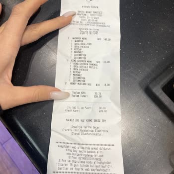 Burger King Yönetici Kaba Ve Personelleri Azarlıyorlar