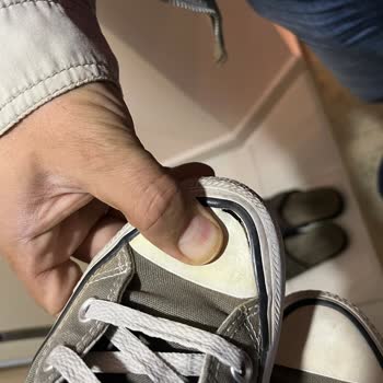 Converse Ayakkabının Önünün Plastiğinin Açılması