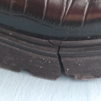 Yeşil Kundura Tabanların İkisi De Yarılması