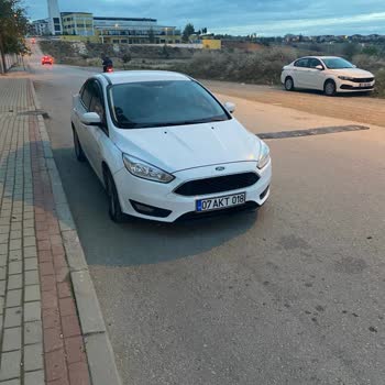 Denizli Büyükşehir Belediyesi Kaldırım Boyu Rögar Kapağı Yapmışlar Lastiğim Yarıldı