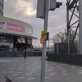 ABB - Ankara Büyükşehir Belediyesi Trafik Lambasının Yönü Değiştirilmiş