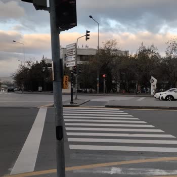 ABB - Ankara Büyükşehir Belediyesi Trafik Lambasının Yönü Değiştirilmiş