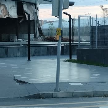 ABB - Ankara Büyükşehir Belediyesi Trafik Lambasının Yönü Değiştirilmiş