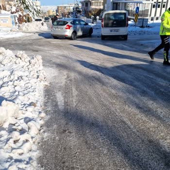 Palandöken Belediyesi Kavşağa Hız Kesici Yaptırılarak Oluşan Trafik Kazalarını Önlemek
