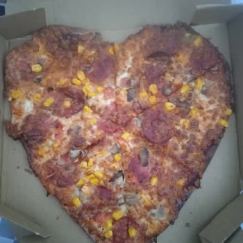 Domino's Pizza Salihli Şubesi Yanmış Pizza