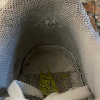 Nike Hatalı Ürüne Rağmen Değişim Yapmıyor