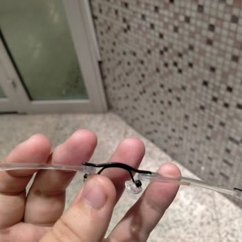 Atasun Çerçevede Ve Camda Oluşan Çizikler