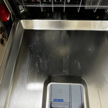 Beko Bulaşık Makinesi BM4044 Pişmanlık Leke Ve Çizikler
