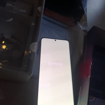 Trendyol Mobilfon Samsung S20 Kusurlu Arızalı Ürün