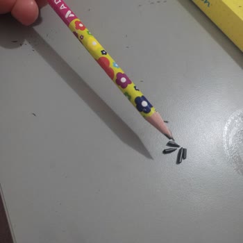 Adel Kalemcilik Adel Marka Kurşun Kalem Ucu Kırılması