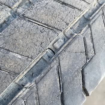 Continental Lastiklerde Çatlak Var