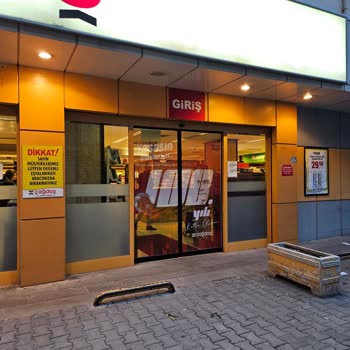 Çağdaş Marketler Çalışanı Yavru Köpeğim Var Diye Beni Kovdu