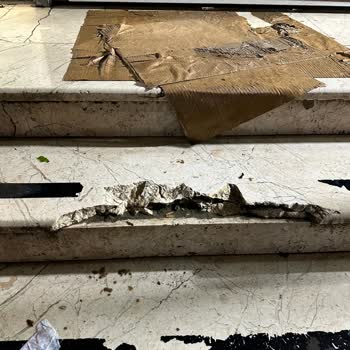 Happy Center Hasarlı/Kırık Merdivenlerin Onarılmaması Ve Yaşanan Sakatlıklar