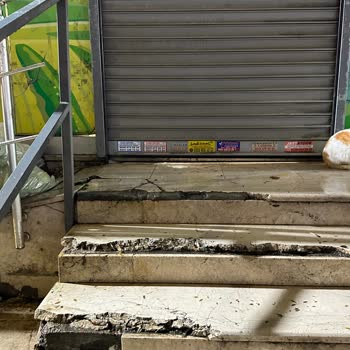 Happy Center Hasarlı/Kırık Merdivenlerin Onarılmaması Ve Yaşanan Sakatlıklar