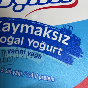 İçim Kaymaksız Yoğurt Sünüyor Ve Pütür Pütür