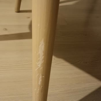 İstikbal Sandalyeler Ayaklarında Soyulma