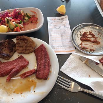 Köfteci Yusuf Sucuk Zarı Alın Mamış