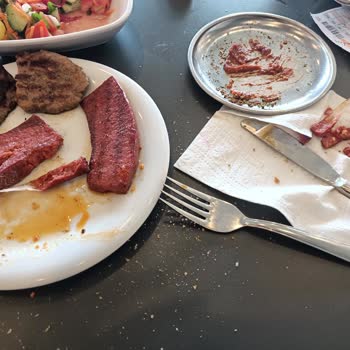 Köfteci Yusuf Sucuk Zarı Alın Mamış