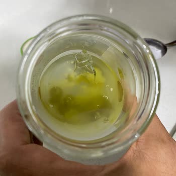 A101 Galle Marka Turşudan 3 Parmak Büyüklüğünde Cam Parçası Çıktı