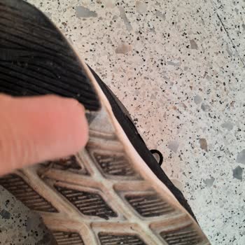 Sneakers Spor Ayakkabı (Instagram: sneakersturkiye) Ayakkabının Renk Atması Ve Taban Sökülmesi