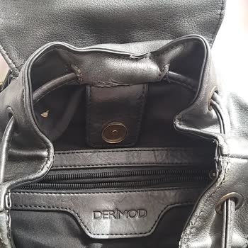 Derimod Marka Sırt Çantasının Derileri Dökülüyor