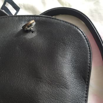 Derimod Marka Sırt Çantasının Derileri Dökülüyor