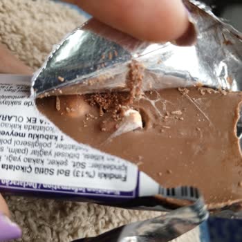 Çağdaş Marketler Çikolatadan Çıkan Örümcek Ağı