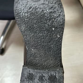 FLO Ayakkabı Tabanı Açılan İki Aylık Ayakkabı