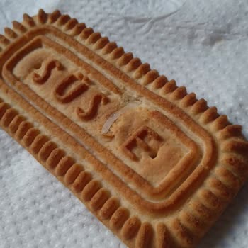 BİM'den Aldığım Bifa Süsse Bisküvinin İçinden Plastik Madde Çıkması