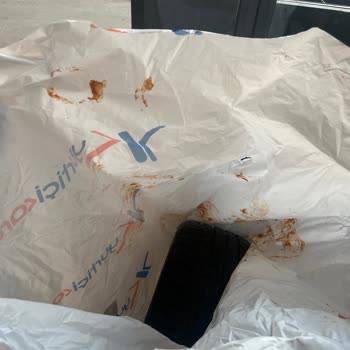 Lastik Borsası Ketçap Kaplı Lastik Ve İleri Görüşlü Müşteri Hizmeti