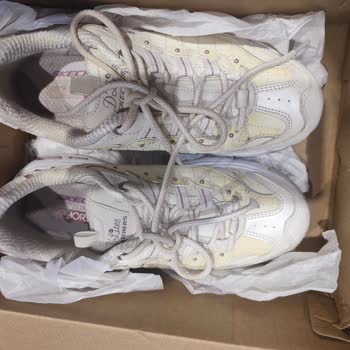 Skechers Mağdur Etmeye Devam Ediyor