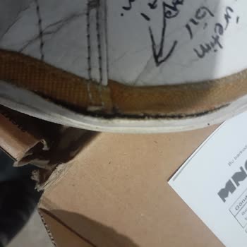 Nike Ayakkabı Da Oluşan Açılma Ve Çatlaklar