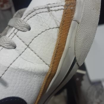 Nike Ayakkabı Da Oluşan Açılma Ve Çatlaklar