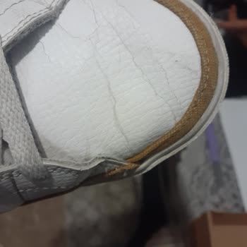 Nike Ayakkabı Da Oluşan Açılma Ve Çatlaklar