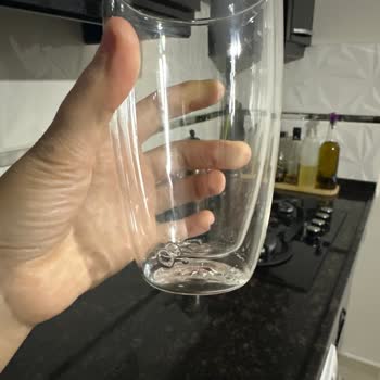 Madame Coco Çift Cidarlı Bardakta, İki Cam Arasında Su Birikti