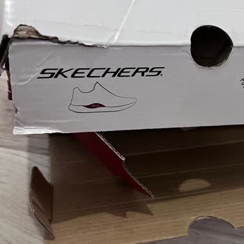 Skechers Yırtık Gönderilen Ayakkabı Kutusu Ve Ufak Hasar Almış Ürün