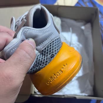 Adidas Arızlı Ürün Ayakkabı