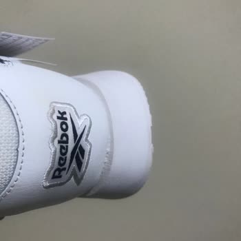 Reebok ve FLO Mağazacılık Defolu Ürün Yolluyor