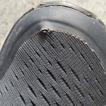 Skechers Ayakkabı İmalat Hatasını Kullanıcıya Yüklüyor