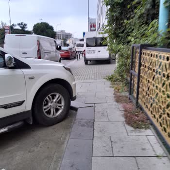 İbb Kaldırımların Otopark Olarak Kullanılması