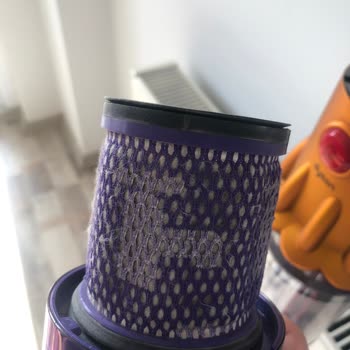 Dyson V12 Detect Slim Absolute Dikey Süpürge Filtre Temizliği